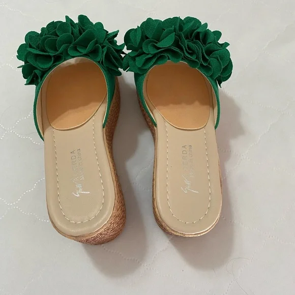 Green Floral Wedge Sandals - Picture 2 of 4